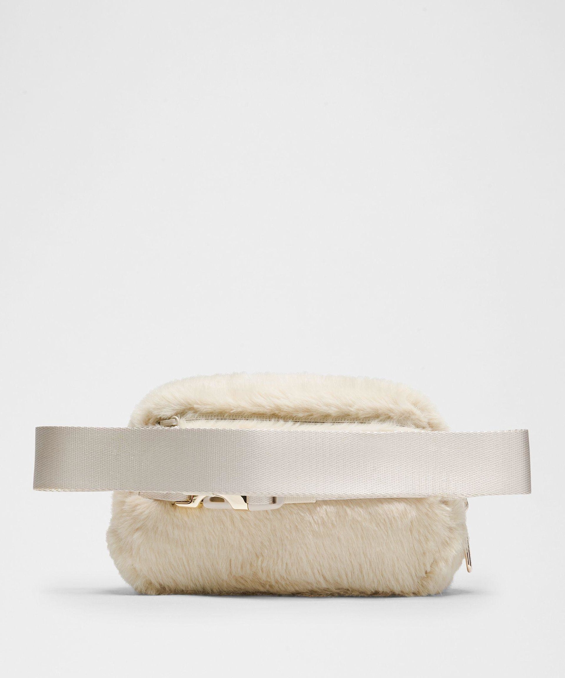 LULULEMON - BOLSA CRUZADA AFELPADA (Everywhere Belt *Plush Fleece)