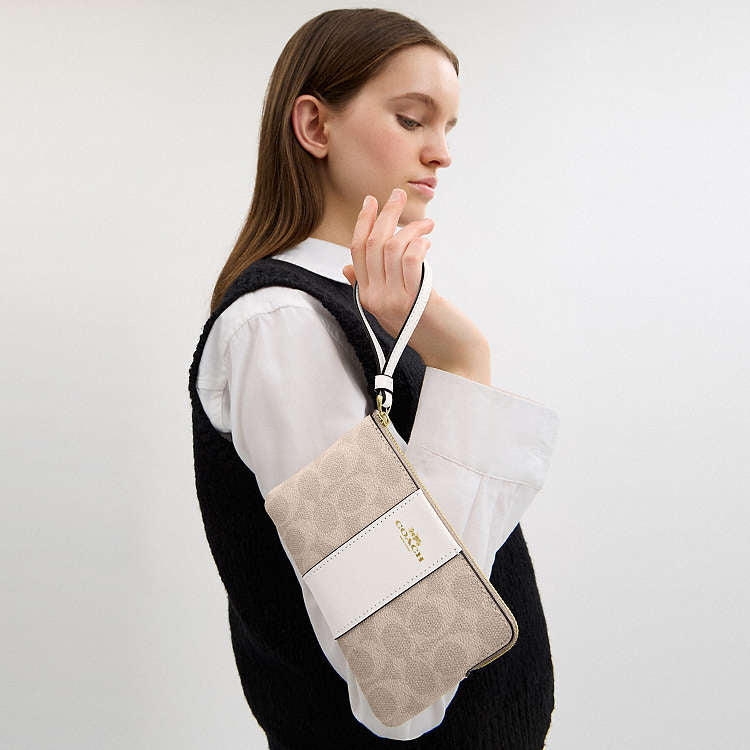 COACH - MUÑEQUERAS (CORNER ZIP WRISTLET)