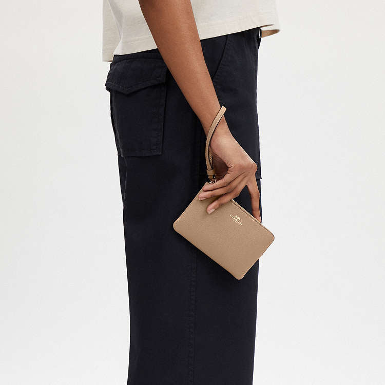 COACH - MUÑEQUERAS (CORNER ZIP WRISTLET)