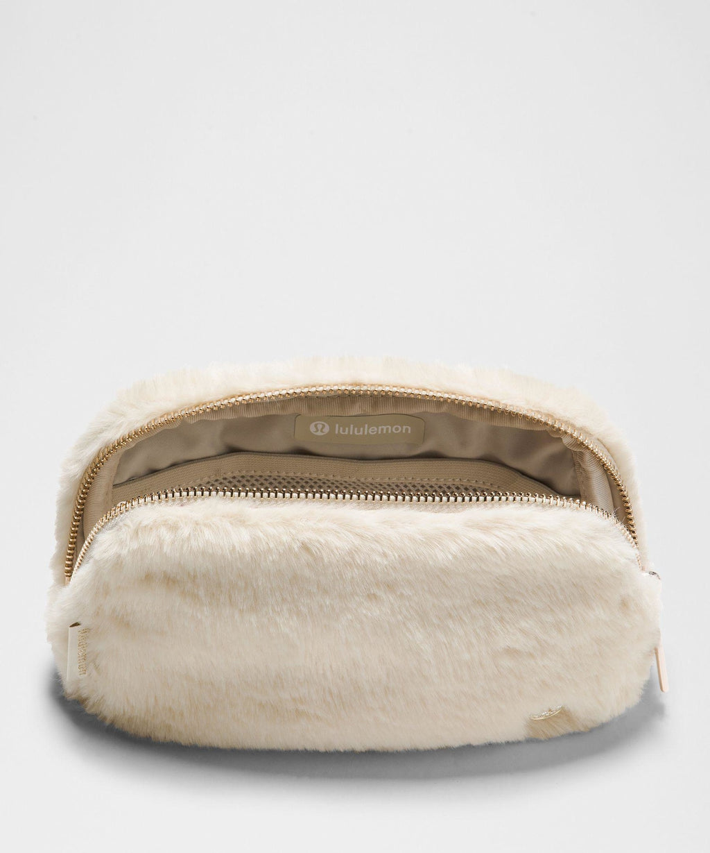LULULEMON - BOLSA CRUZADA AFELPADA (Everywhere Belt *Plush Fleece)
