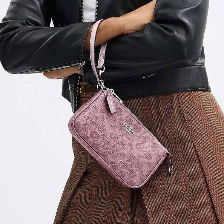 COACH - BOLSA DE HOMBRO NOLITA 19 & MINI BOLSITA NOLITA CHARM SET